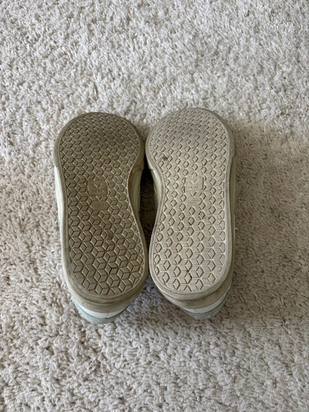 Veja Sneakers - Picture 4 of 8